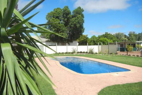 Longreach Tourist Park Caravan Park - Gold Coast 4U 0