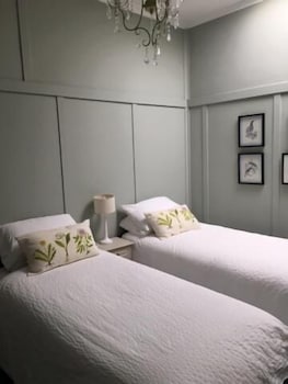 The Bundanoon Guest House - Gold Coast 4U 5