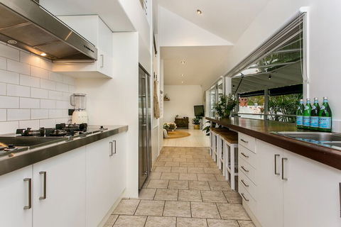 A PERFECT STAY - Cactus Rose Villa - Gold Coast 4U 3