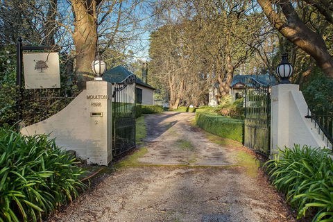 Moulton Park Homestead - Accommodation Gold Coast 0