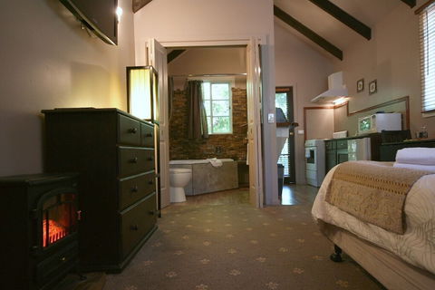 Lotus Lodges - Accommodation Gold Coast 4
