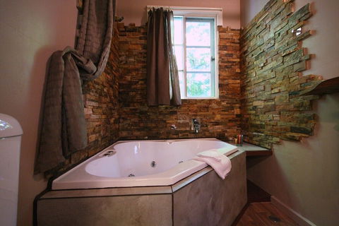 Lotus Lodges - Accommodation Gold Coast 2