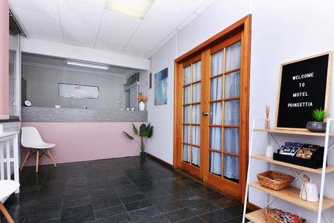 Motel Poinsettia - 1 Gold Coast 3