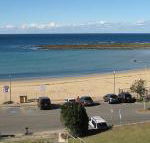 Toowoon Beach View 3br Villa 4 just steps to beach with views - Accommodation Gold Coast