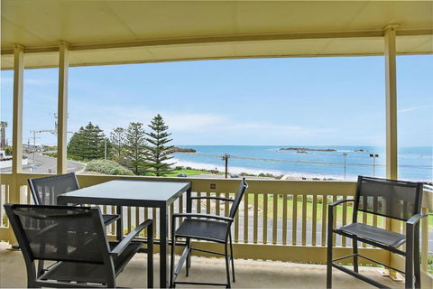 The Dolphins Beachfront Apartments - Accommodation Gold Coast 3