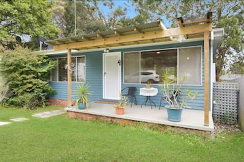 Budgewoi Cottage - Accommodation Gold Coast 0