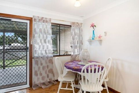 Budgewoi Cottage - Accommodation Gold Coast 6