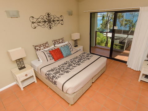 Compass Point - Gold Coast 4U 0