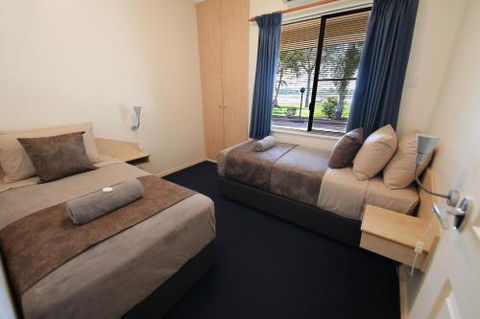 Lakeview Apartments - Gold Coast 4U 1