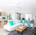 Beach Breeze Holiday House - Accommodation Gold Coast