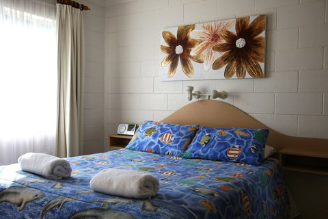 Lake Edge Holiday Units - 1 Gold Coast 1