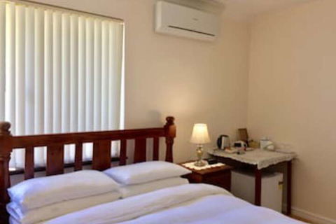 The Royal Dolphin B&B In Safety Bay - Gold Coast 4U 0