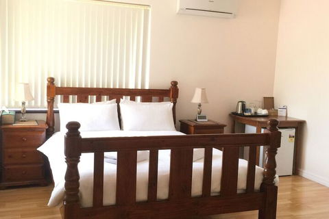 The Royal Dolphin B&B In Safety Bay - Gold Coast 4U 6