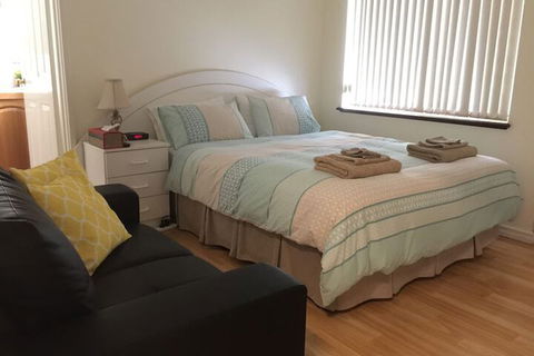 The Royal Dolphin B&B In Safety Bay - Gold Coast 4U 5