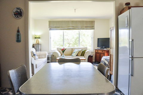 FALMOUTH Seadrift Cottage - Accommodation Gold Coast 1