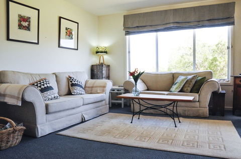 FALMOUTH Seadrift Cottage - Accommodation Gold Coast 0