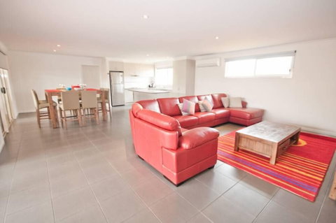 Chevalier - Accommodation Gold Coast 6