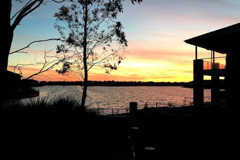 Deluxe Lake View House - Accommodation Gold Coast 3