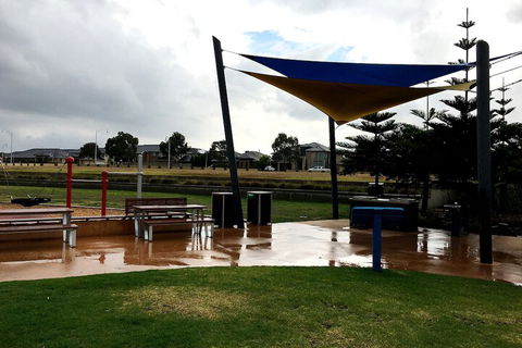 Deluxe Lake View House - Accommodation Gold Coast 7