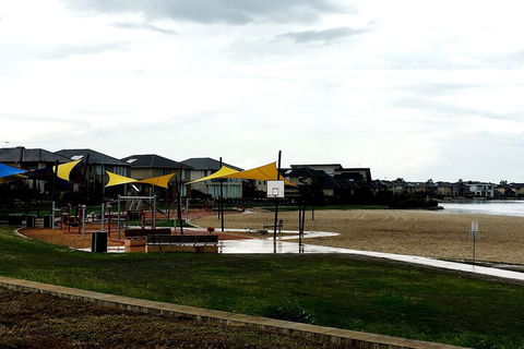 Deluxe Lake View House - Accommodation Gold Coast 5