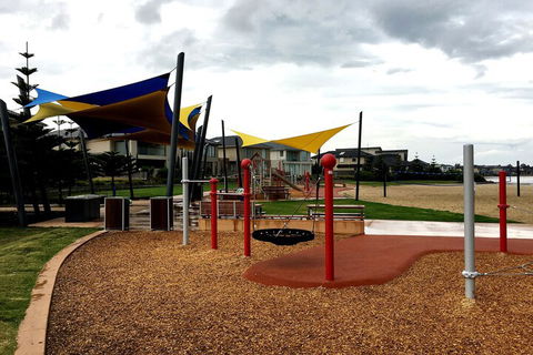 Deluxe Lake View House - Accommodation Gold Coast 6