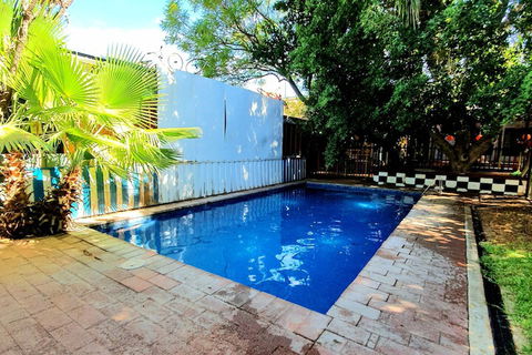 Jump Inn Alice Budget Accommodation - 1 Gold Coast 2