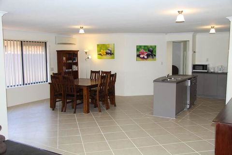 Byford House On The Scarp - Accommodation Gold Coast 6