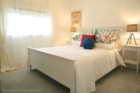 The Sampson - Orange - Accommodation Gold Coast 2