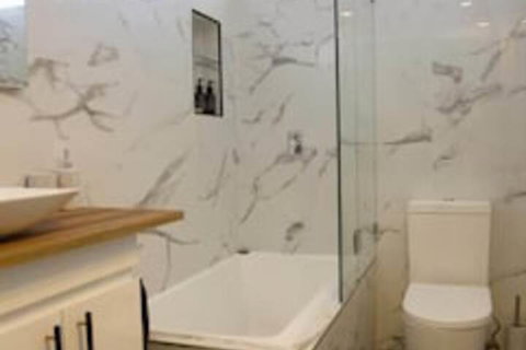 The Sampson - Orange - Accommodation Gold Coast 1