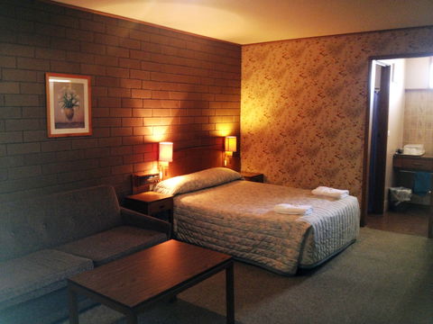 Century Motor Inn - Gold Coast 4U 2