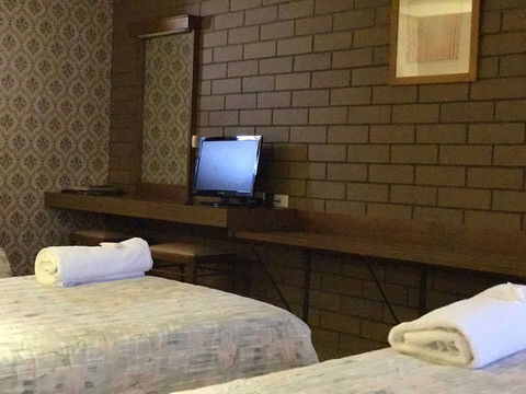 Century Motor Inn - Gold Coast 4U 0