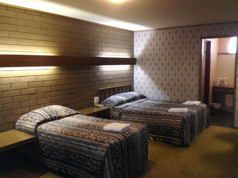 Century Motor Inn - Gold Coast 4U 1