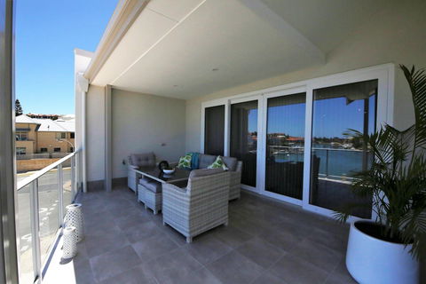 Marina Views At Mindarie Marina - Gold Coast 4U 0