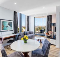 Meriton Suites Mascot Central - Gold Coast 4U