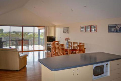 The Curly Seahorse - Accommodation Gold Coast 3