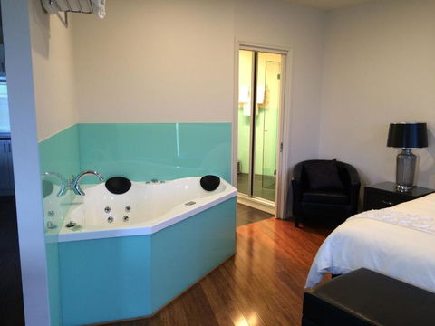 The Red Stag - Accommodation Gold Coast 4