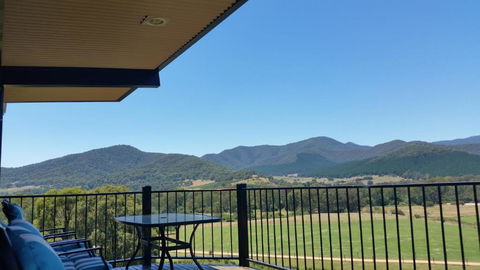 The Red Stag - Accommodation Gold Coast 0