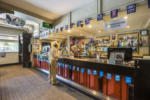 Nightcap At Regents Park Hotel - 1 Gold Coast 2