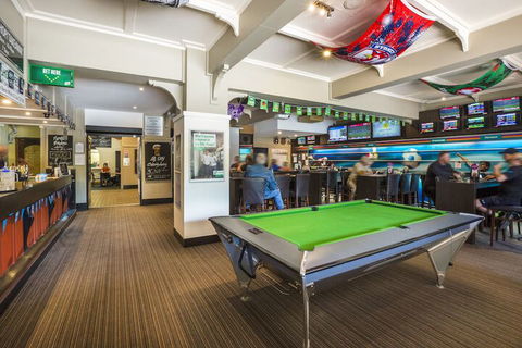 Nightcap At Regents Park Hotel - 1 Gold Coast 4