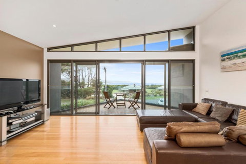 Inn Off The Reef - Accommodation Gold Coast 2