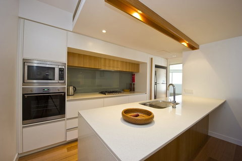 Maggies Beachfront Apt. 13 - Accommodation Gold Coast 4