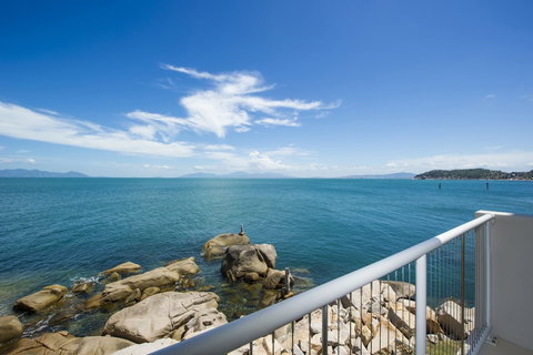 1 Bright Point Apartment 4202 - Accommodation Gold Coast 0