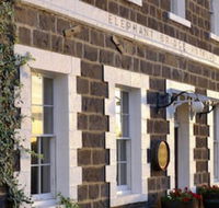 Elephant Bridge Hotel - Gold Coast 4U