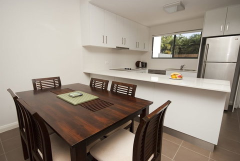 Woodville Beach Townhouse 5 - Accommodation Gold Coast 3