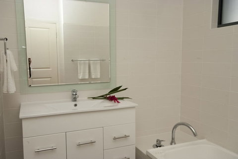 Woodville Beach Townhouse 5 - Accommodation Gold Coast 5