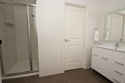 Woodville Beach Townhouse 5 - Accommodation Gold Coast 2