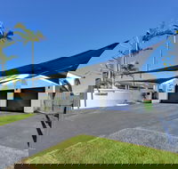 Mermaid Island Beach House - Gold Coast 4U