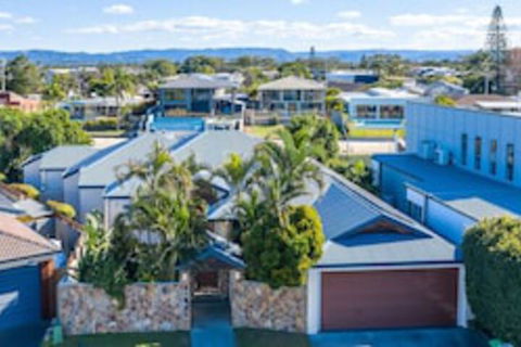Maureen Waterfront Beach House - Gold Coast 4U 0