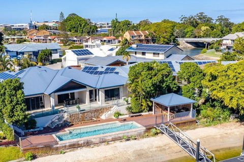 Maureen Waterfront Beach House - Gold Coast 4U 3