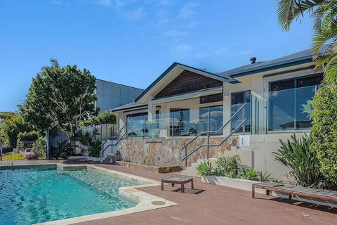 Maureen Waterfront Beach House - Gold Coast 4U 5